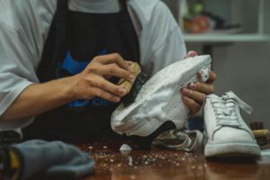 hoe sneakers schoonmaken