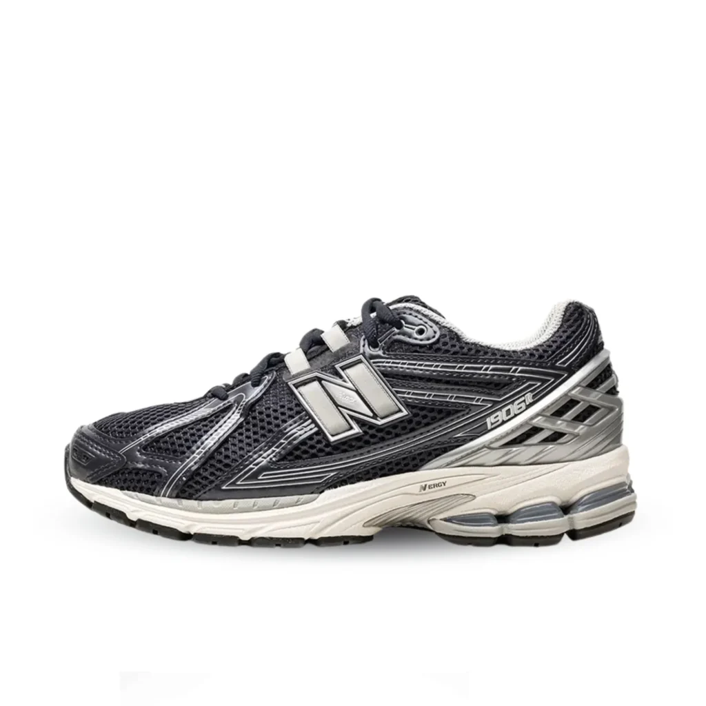9_7d41bf3b-e2f3-47d6-a224-930b3ceeae84 - Sport met stijl New Balance 1906R